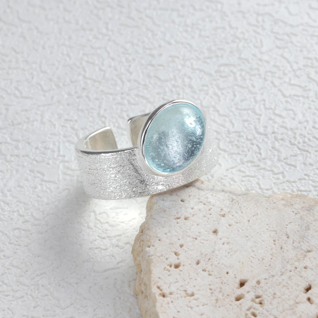 Anillo minimalista de piedra lunar