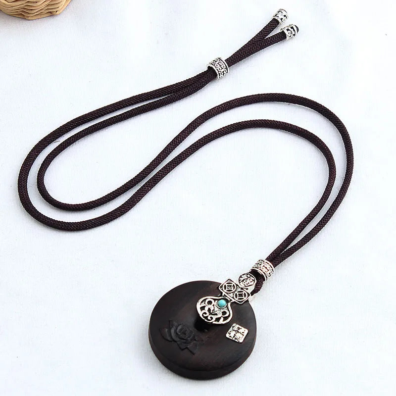 Colar longo com pingente de madeira de ébano, estilo chinês, feito à mão, com design retro, para mulheres, ideal para usar com blusas de tricô, com cordão encerado, joia de estilo étnico boho, para uso diário.