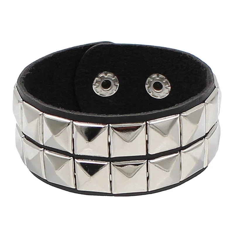 Pulsera Nocturna · Tachuelas y Cadenas
