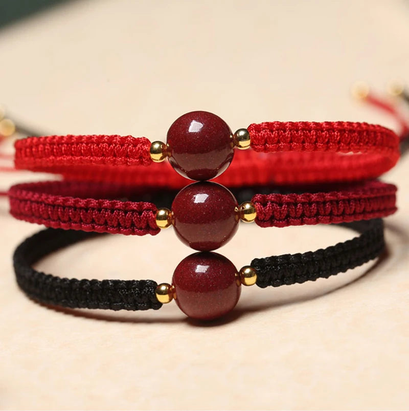 Pulsera roja trenzada con cuenta central