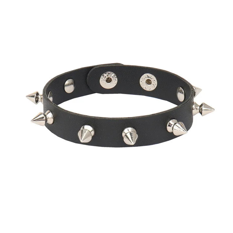 Pulsera Nocturna · Tachuelas y Cadenas