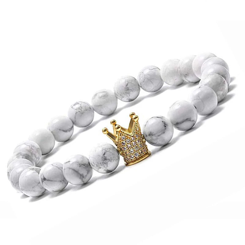 Pulseiras de Casal de Howlite Branca Fosca Preta de 8mm com Coroa de Zircônia Cúbica Rei e Rainha, Pulseiras de Pedra Natural, Pulseira de Distância com Pingente, Joias