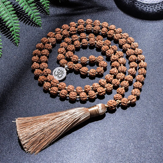 Japamala Rudraksha: 108 Cuentas. Diseño y acabado de la pieza mostrada.