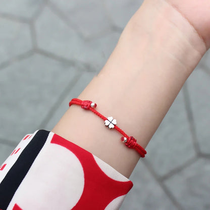 Pulsera Hilo del Vínculo · Detalles Metálicos