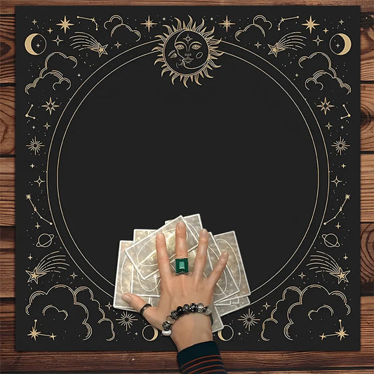 Mantel Círculo Dorado: Tarot. Diseño y acabado de la pieza mostrada.