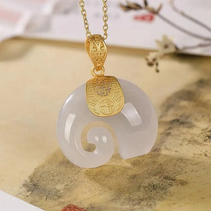 Colar Pingente Elefante Auspicioso Tradicional Chinês Banhado a Prata 925 com Jade Natural Branco e Verde Amuleto da Sorte para Clavícula