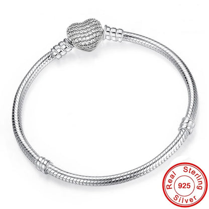 Pulsera Dije Lunar: Cadena Decorativa. Diseño y acabado de la pieza mostrada.
