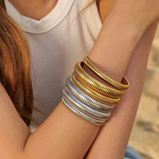 Brazalete Eclipse: Trama Metálica. Diseño y acabado de la pieza mostrada.
