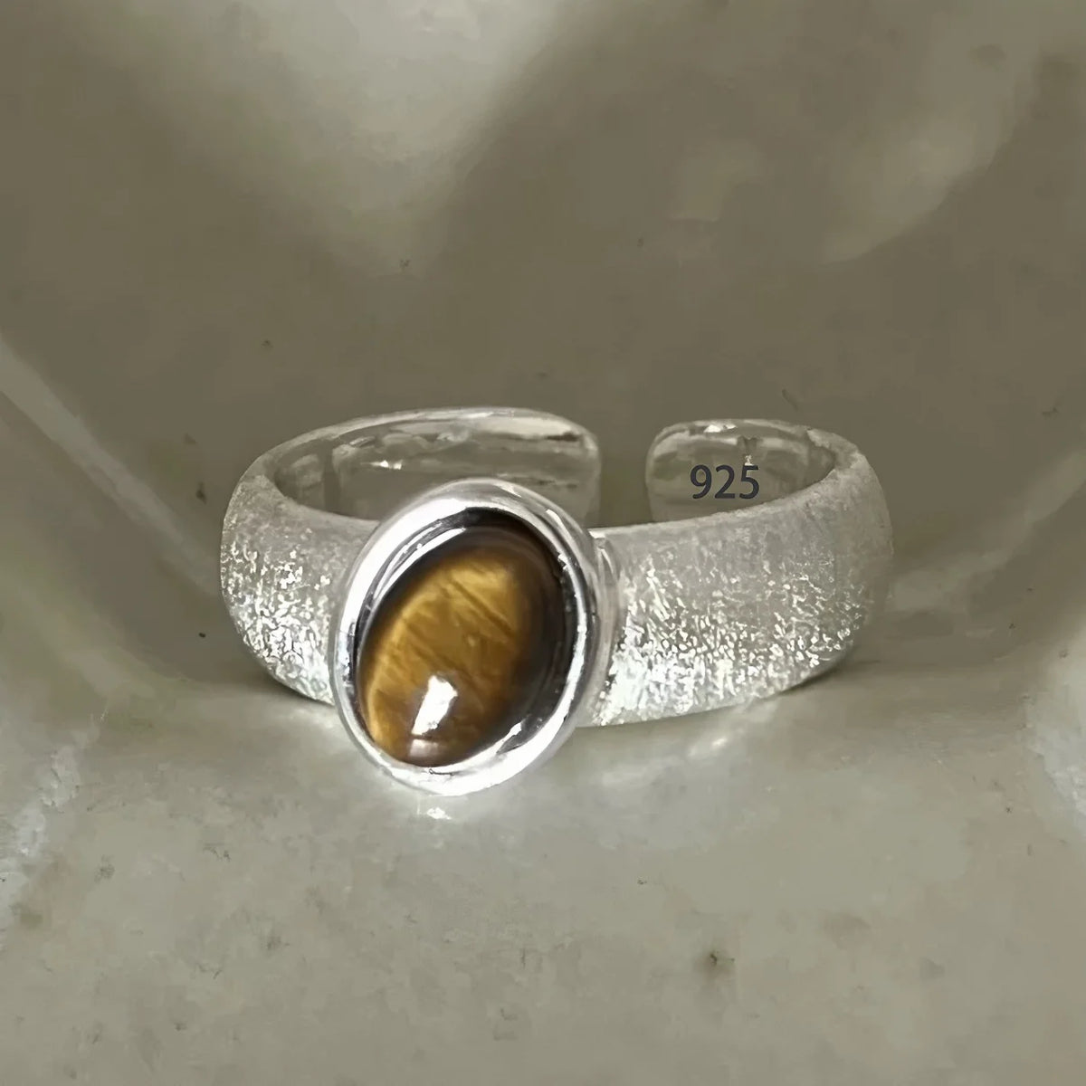 Anillo minimalista de piedra lunar