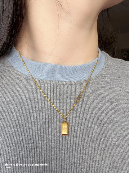 Colar Feminino com Pingente Cruz Vajra, Banhado a Cobre, Ouro Simulado e Prata, com Diamante e Trevo de Quatro Folhas, Corren...