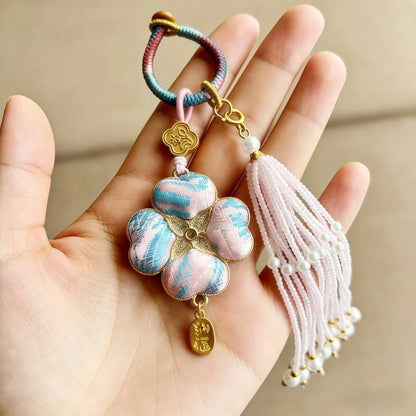 Pingente de Cabaça Auspiciosa Chinesa Artesanal com Bordado de Brocado Song e Borla de Contas, Charm para Bolsa e Enfeite para Carro, para Boa Sorte e Fortuna