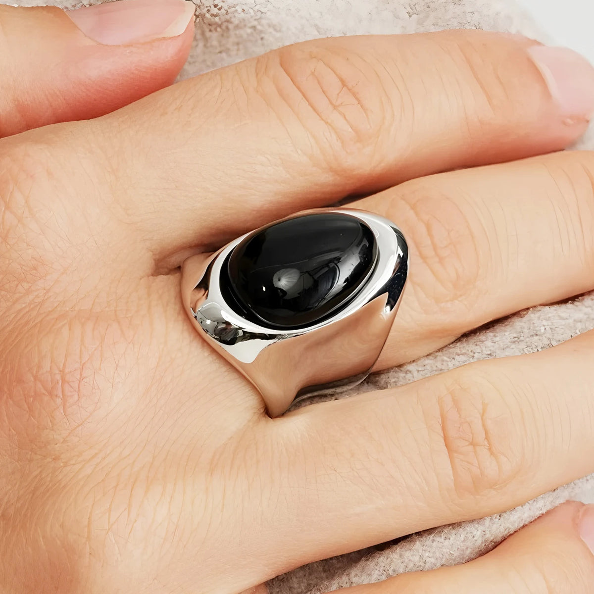 Anillo minimalista de piedra lunar