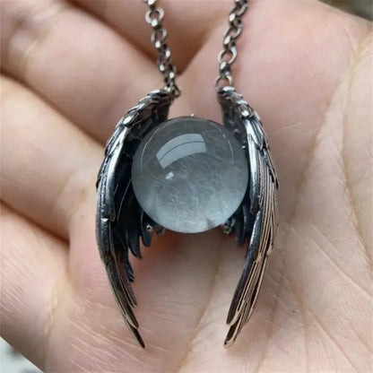 Collar Alas Nocturnas: Colgante Esférico. Diseño y acabado de la pieza mostrada.