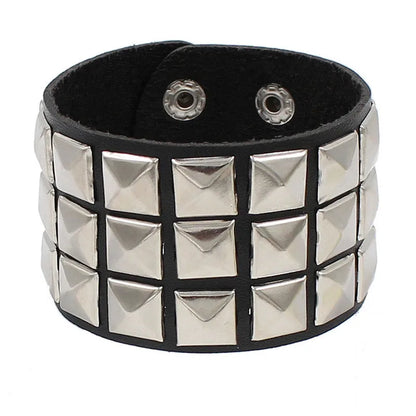 Pulsera Nocturna · Tachuelas y Cadenas