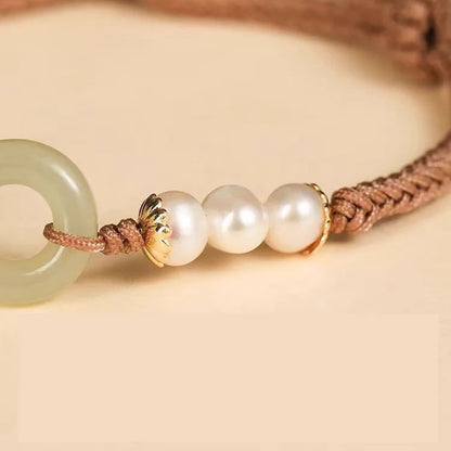 Pulseira de Jade Hetian Estilo Chinês com Fivela da Paz da Sorte para Mulheres, Corda Marrom Damasco Tecida à Mão, Pérola de Concha, Joia da Bênção e Fortuna