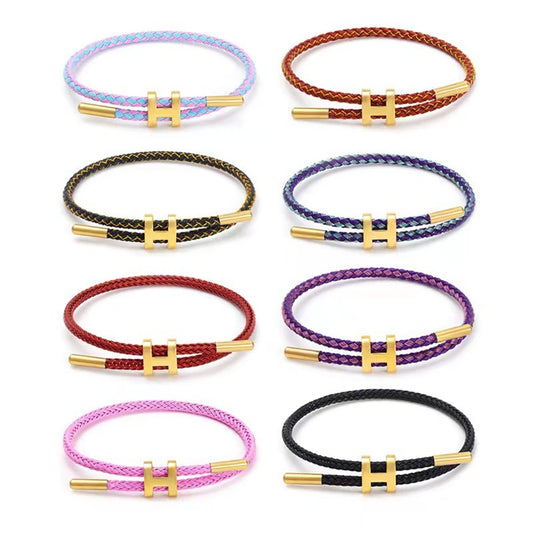 Pulsera Línea: Cordón Ajustable. Diseño y acabado de la pieza mostrada.