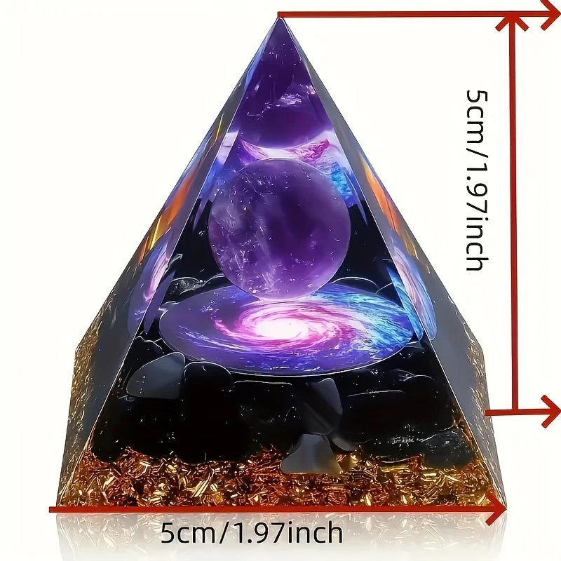 Esquema de la pirámide con 5 cm de altura y 5 cm de ancho en la base.
