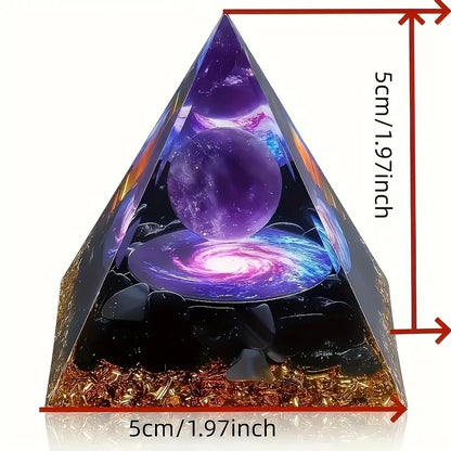 Esquema de la pirámide con 5 cm de altura y 5 cm de ancho en la base.
