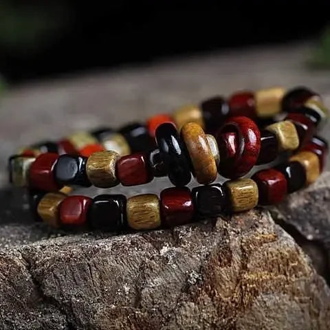Pulseira de Madeira Natural de Sândalo Vermelho com Folhas Pequenas, Contas Quadradas de Ébano e Sândalo Verde, Fio Artesanal com Anel da Sorte