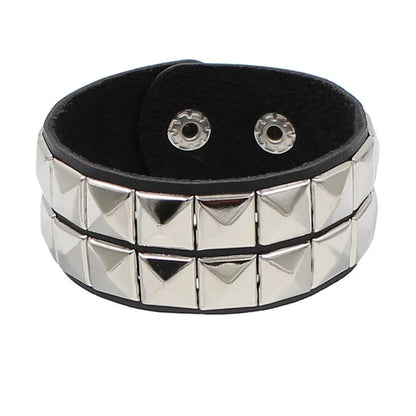 Pulsera Nocturna · Tachuelas y Cadenas