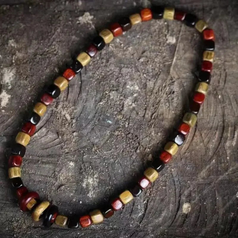 Pulseira de Madeira Natural de Sândalo Vermelho com Folhas Pequenas, Contas Quadradas de Ébano e Sândalo Verde, Fio Artesanal com Anel da Sorte