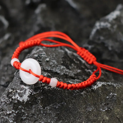 Pulsera roja con círculo de imitación jade