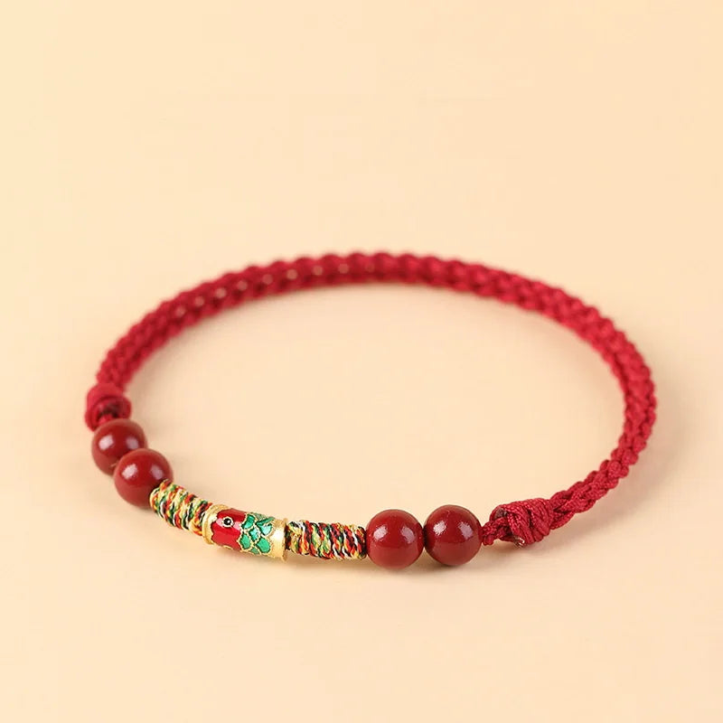 Pulsera roja con pez koi decorativo