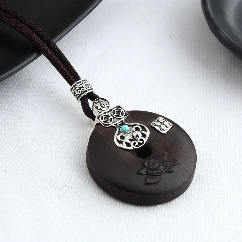Colar longo com pingente de madeira de ébano, estilo chinês, feito à mão, com design retro, para mulheres, ideal para usar com blusas de tricô, com cordão encerado, joia de estilo étnico boho, para uso diário.