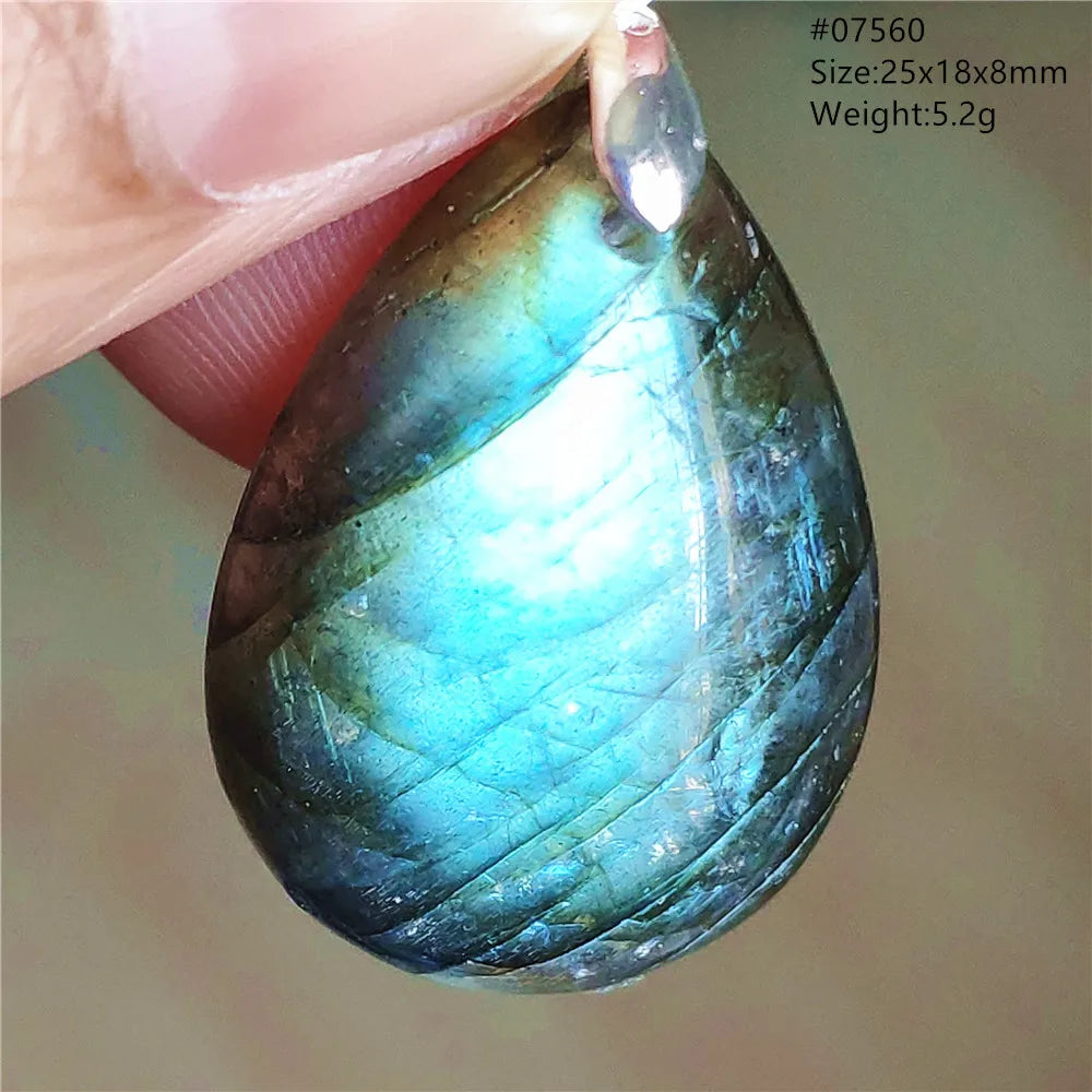 Colgante ovalado de labradorita azul