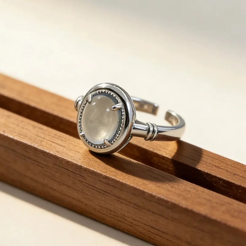 Anillo minimalista de piedra lunar