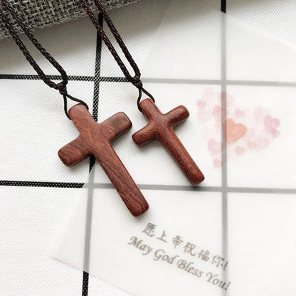 Collar de cruz de madera