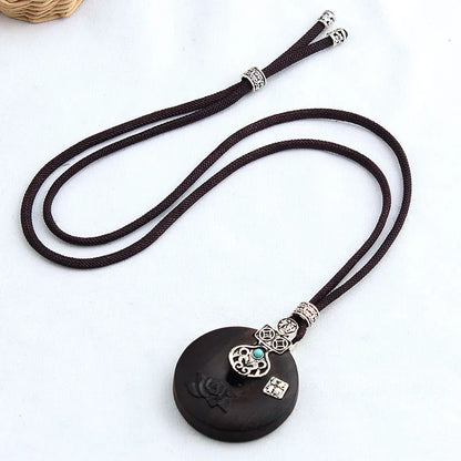 Colar longo com pingente de madeira de ébano, estilo chinês, feito à mão, com design retro, para mulheres, ideal para usar com blusas de tricô, com cordão encerado, joia de estilo étnico boho, para uso diário.