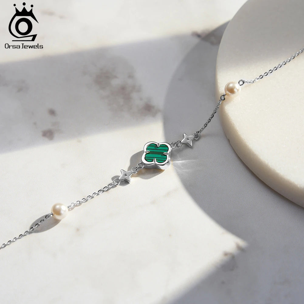 Pulsera de trébol y perlas con detalle verde