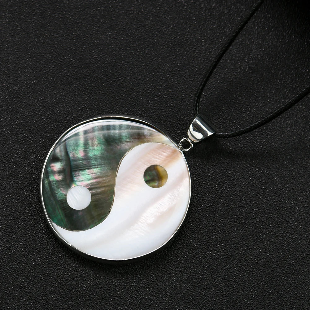 Natural Shell Yin Yang Bagua Colar Redondo para Homens e Mulheres, Branco e Preto Tai Ji, Pingente de Mãe de Pérola, Taoísmo Chinês Jóias Taoístas