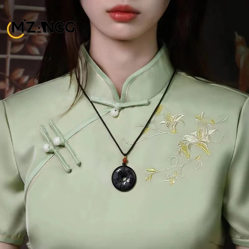 Colgante taoísta de obsidiana grabada