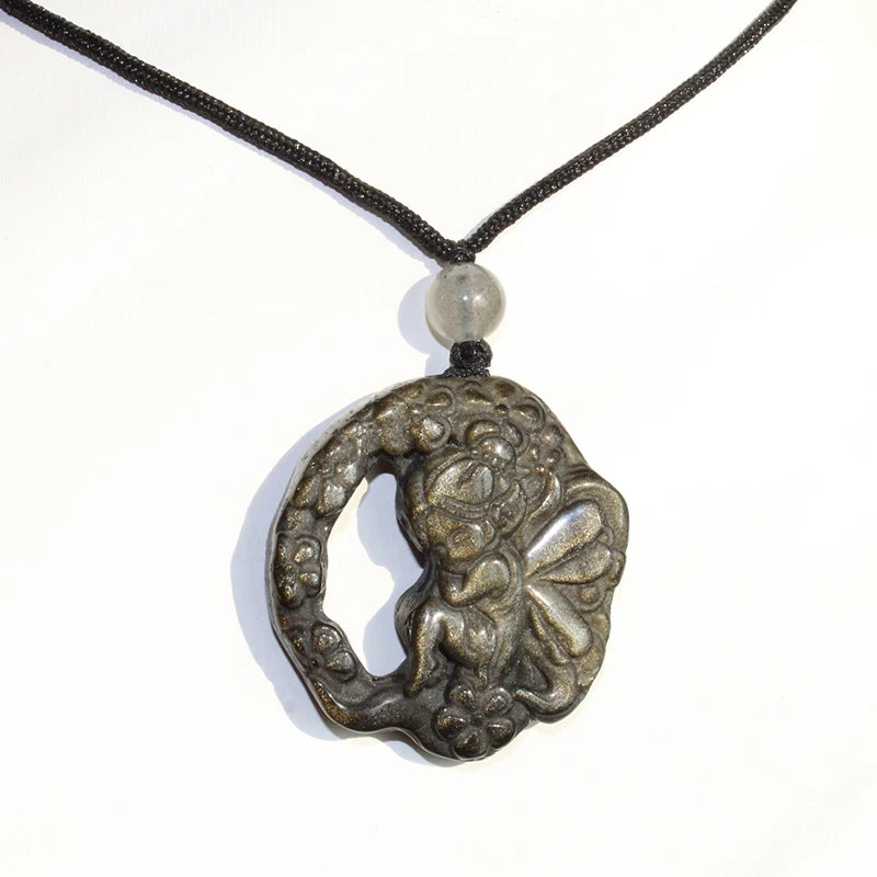 Pingente de Colar com Escultura de Fada Pequena em Obsidiana Natural com Brilho Dourado para Presente