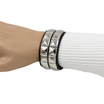 Pulsera Nocturna · Tachuelas y Cadenas