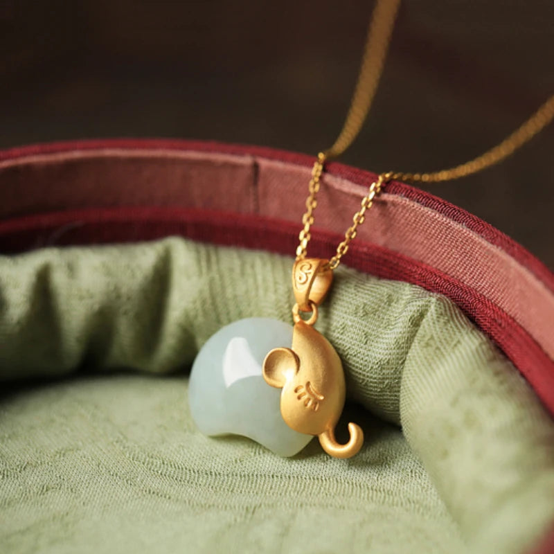 Natural Hotan Jade Branco Bonito Pequeno elefante Colar de Pingente Simples Estilo Chinês Retro Antigo Ofício Ouro jóias para as mulheres