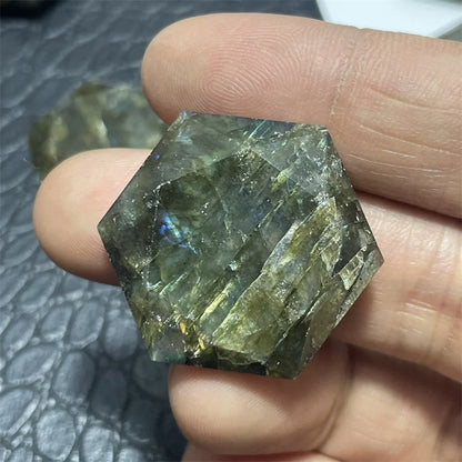 Pingente de cristal natural de labradorita com hexagrama esculpido, pedra de energia mega satélite.