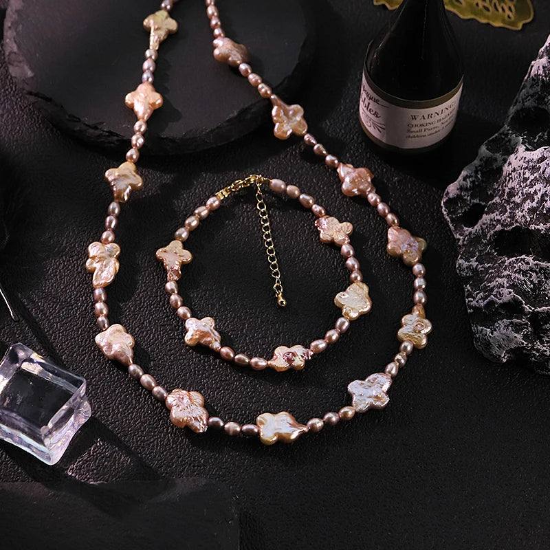 Conjunto de collar y pulsera de perlas y trébol
