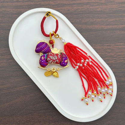 Pingente de Cabaça Auspiciosa Chinesa Artesanal com Bordado de Brocado Song e Borla de Contas, Charm para Bolsa e Enfeite para Carro, para Boa Sorte e Fortuna