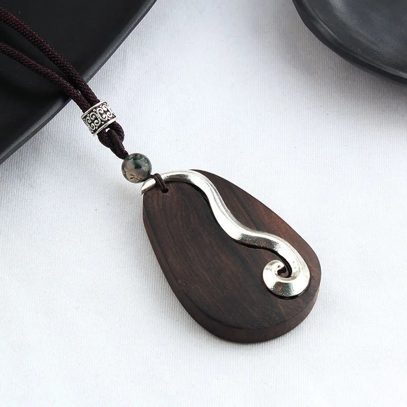 Colar longo com pingente de madeira de ébano, estilo chinês, feito à mão, com design retro, para mulheres, ideal para usar com blusas de tricô, com cordão encerado, joia de estilo étnico boho, para uso diário.