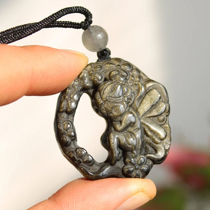 Pingente de Colar com Escultura de Fada Pequena em Obsidiana Natural com Brilho Dourado para Presente