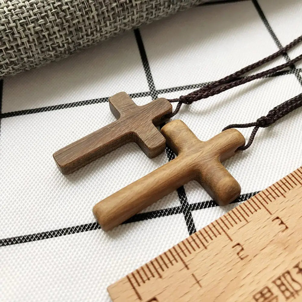 Collar de cruz de madera