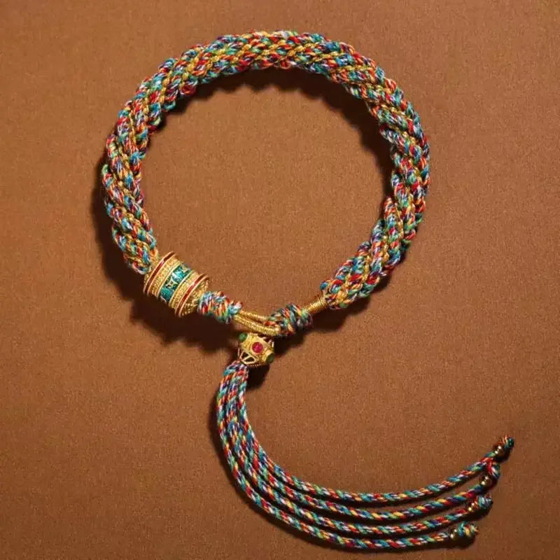 Pulsera Nudos de Color: Cordón Tejido. Diseño y acabado de la pieza mostrada.
