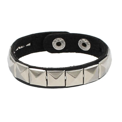 Pulsera Nocturna · Tachuelas y Cadenas