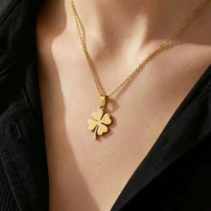 Colar de Aço Inoxidável com Trevo de Quatro Folhas para Mulheres, Luxuoso e Delicado, Amuleto da Sorte, Corrente de Cobra, Colar Curto para Clavícula, Presente de Moda