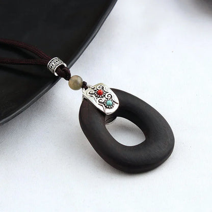 Colar longo com pingente de madeira de ébano, estilo chinês, feito à mão, com design retro, para mulheres, ideal para usar com blusas de tricô, com cordão encerado, joia de estilo étnico boho, para uso diário.