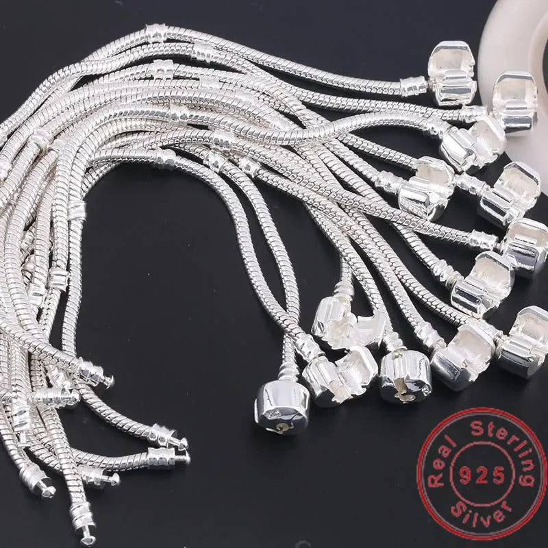 Pulsera Página Uno: Base para Abalorios. Diseño y acabado de la pieza mostrada.