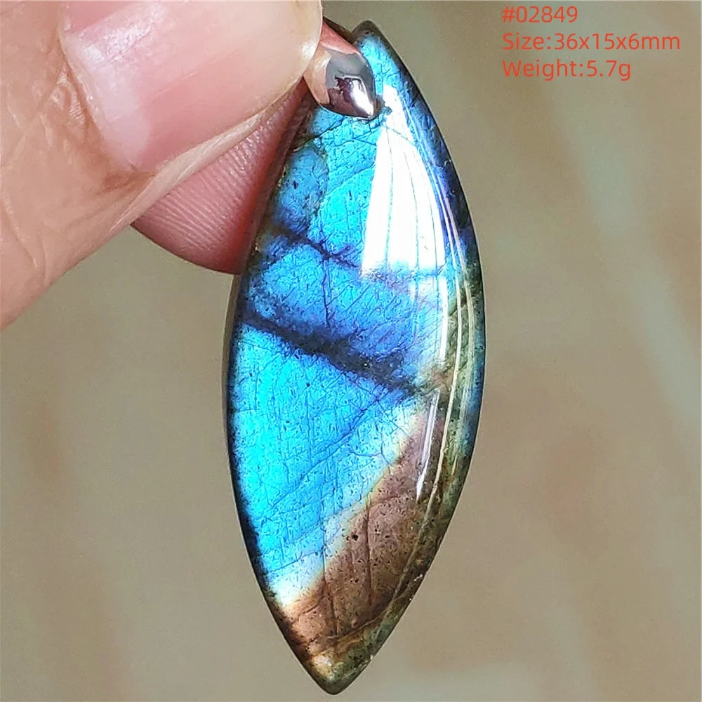 Colgante ovalado de labradorita azul
